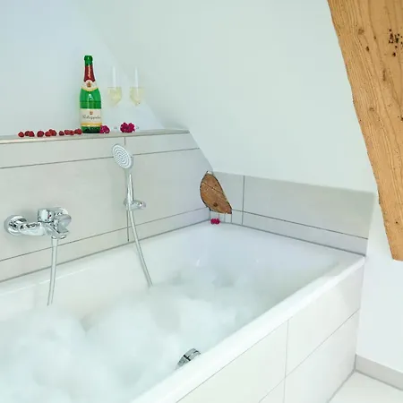 شقة Wood World Luxury Iii Massage - Tischkicker - Parken - Kueche - Light Show - Trambolin ماركدورف