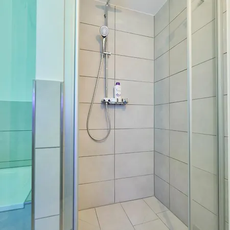 Daire Wood World Luxury Iii Massage - Tischkicker - Parken - Kueche - Light Show - Trambolin